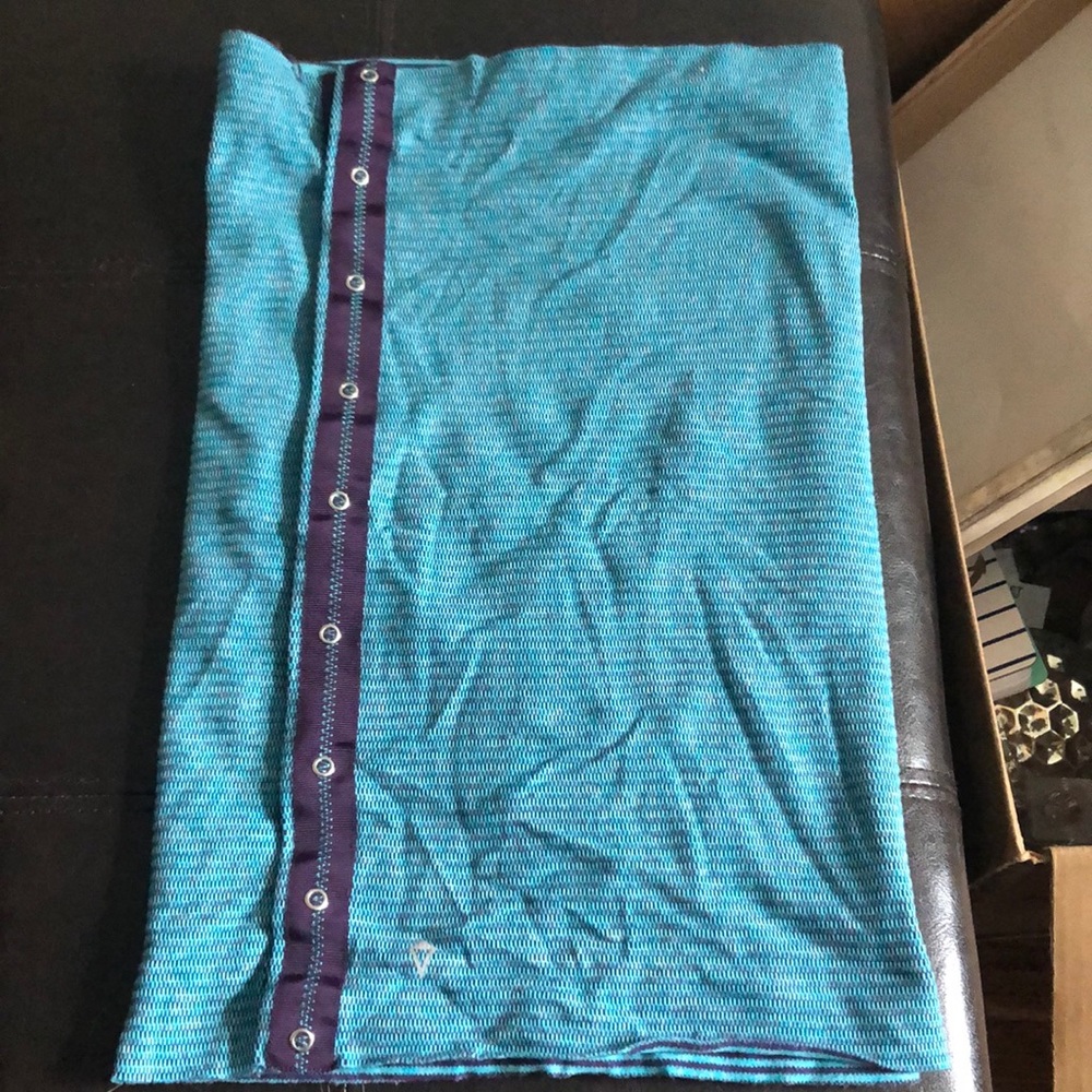 LULULEMON brand new condition - vinyasa scarf